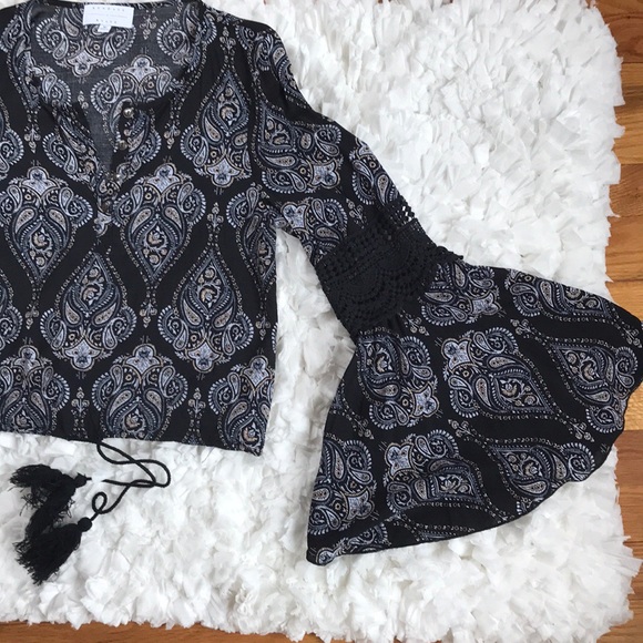 Kendall & Kylie Bell Sleeve Top - Picture 3 of 7